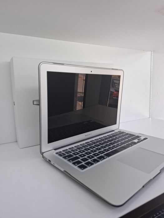 Laptop - MacBook 2017