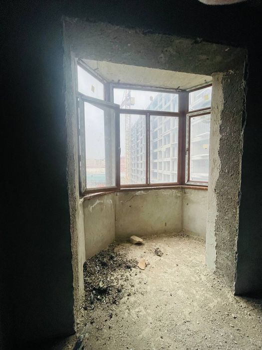 Uy sotiladi. To'rt xonali.