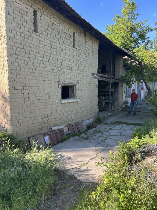 Продава се къща в град Летница