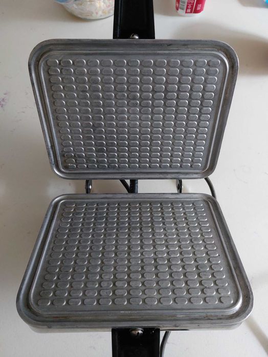 Вафельница Электровафельница