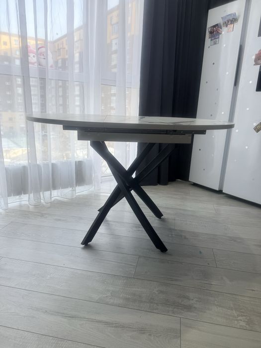 Продам обеденный стол