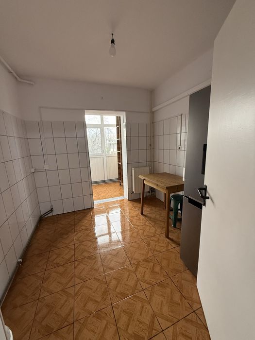 Inchiriez apartament 2 camere