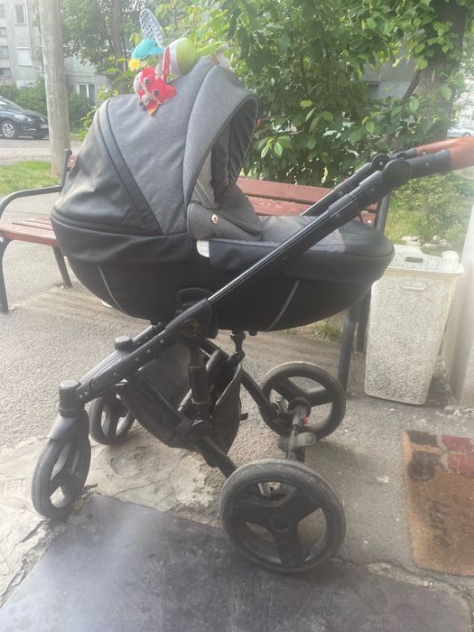 Vând cărucior landou