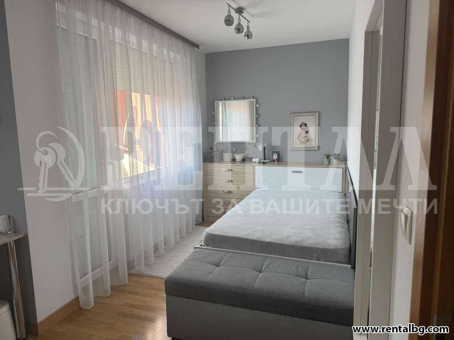 Дава се под наем Четиристаен апартамент в Пловдив, Център - 137 кв.м за 1300 € - Снимка #9