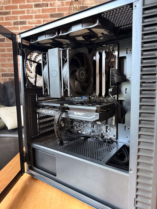 Мощен Геймърски Компютър RTX4060Ti 32GB RAM Ryzen 5700x 500GB nVme
