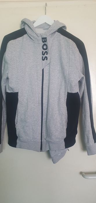 Оригинален BOSS Спортен екип с цип и лого - 174см. възраст 16г.
174 см