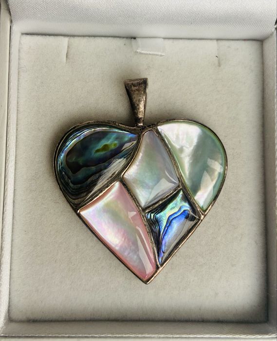 Pandantiv-inima din argint cu sidef