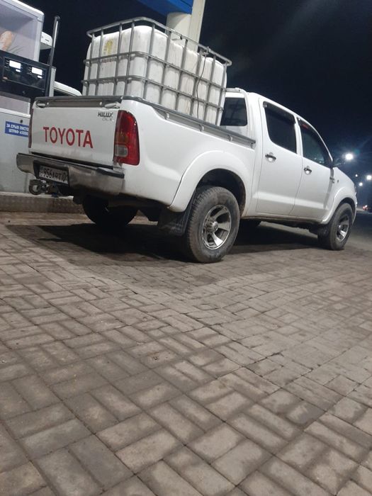 Тайота хайлюкс пикап доставка по городу за город открытый кузов
