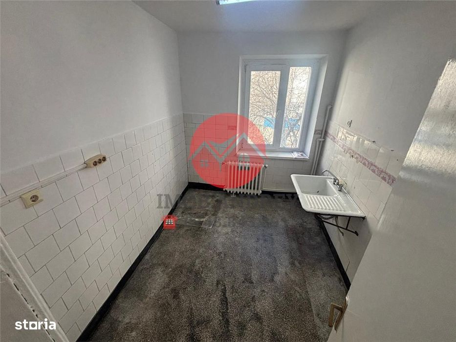 Apartament 2 camere decomandat 42 mp ultracentral etaj 3 bloc reabilit