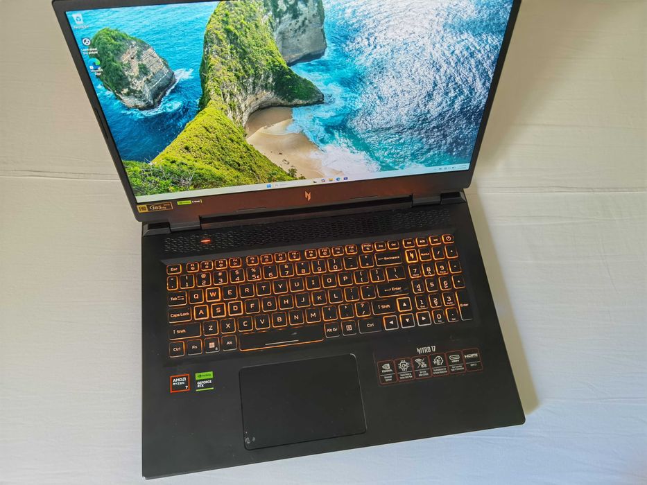 Laptop Gaming Acer Nitro Ryzen 7 & RTX 4060