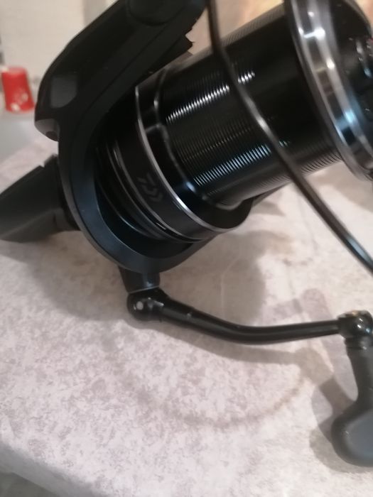 Vând set de 4mulinete noi daiwa 24 emblem 45 scw qd cu tambur rezervă