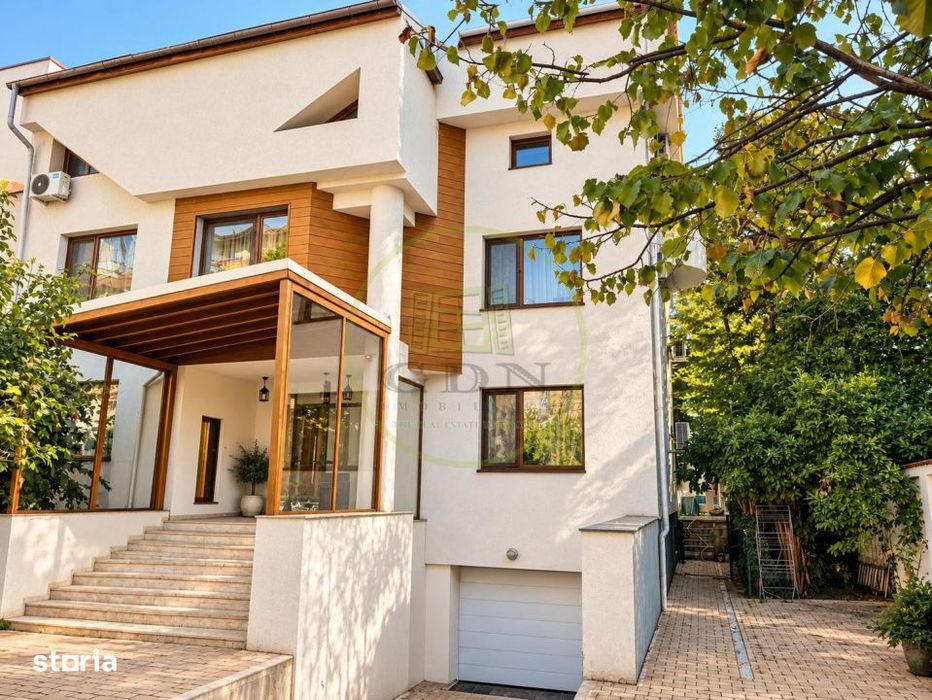 Vila premium cu piscina, 334 mp utili, 12 camere,  teren de 700 mp -A