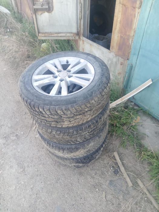 Продам шины с дисками на лексус и тайота