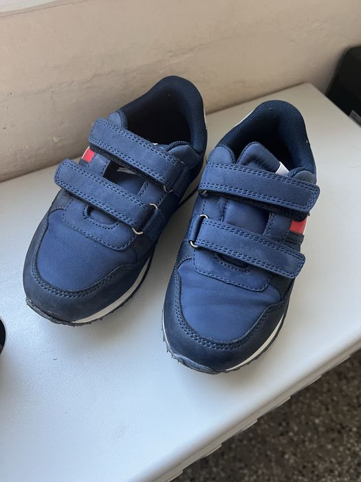 Затворени обувки за момче размер 26-27