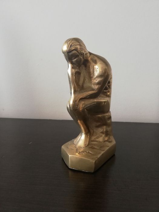 Красива, винтидж статуетка на "Мислителя ". Месинг