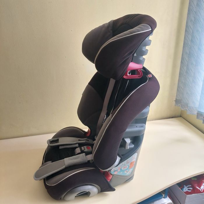 Продавам детско столче за кола Britax Evolva Ultra