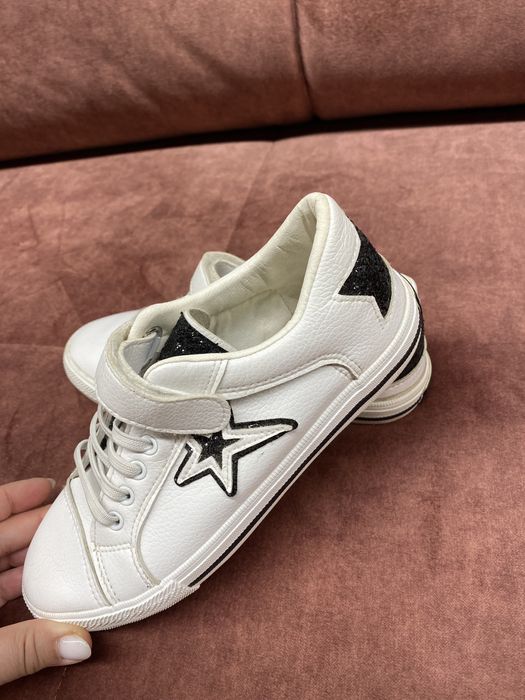 Кроссовки детские