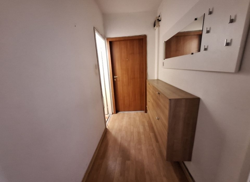Отдавам компактно ателие в Връбница 1 до метро Бели Дунав