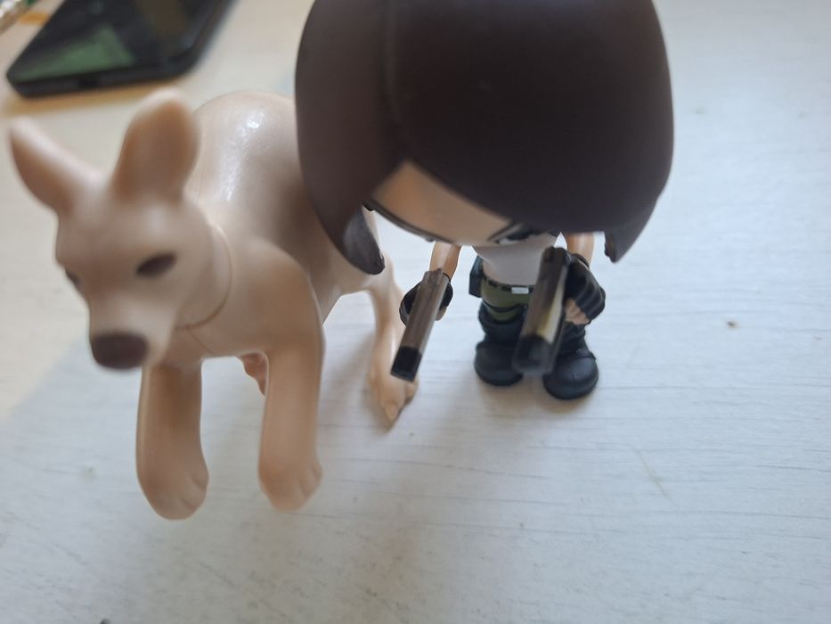 Figurină Lara Croft Tomb Raider stil chibi + bonus cangur random :)