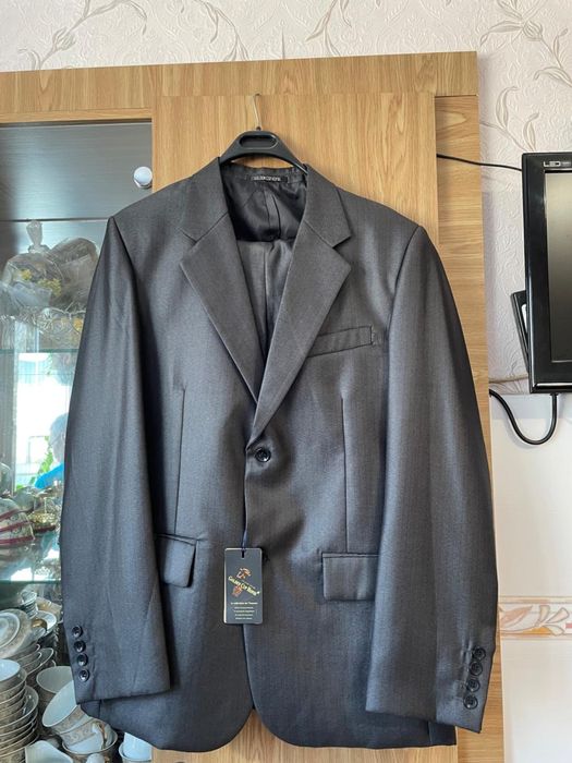 Продам мужские костюмы