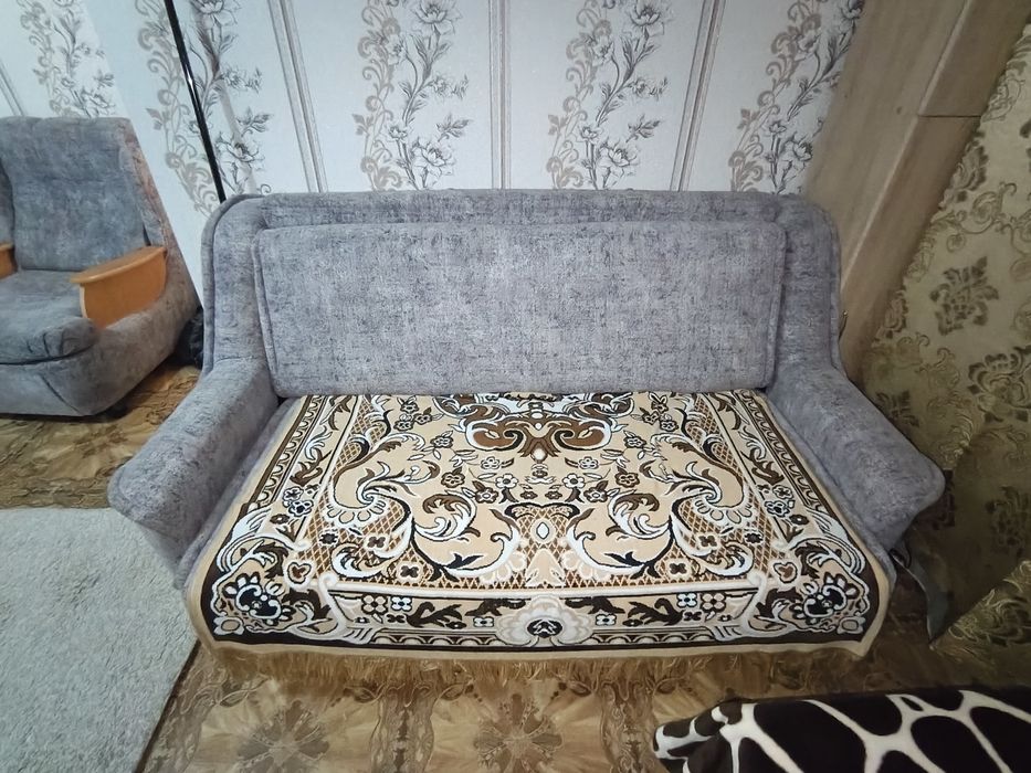Продам диван с креслами