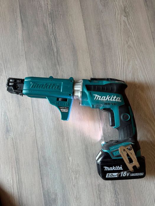 makita dfs 250 18 V