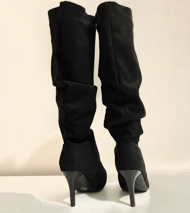 **НОВИ** стилни черни дамски ботуши на ток, 38 размер