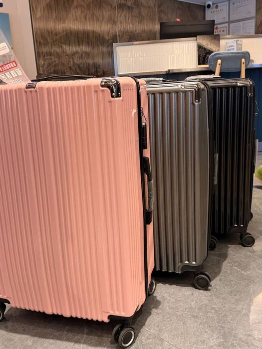 Chemodanla sotiladi bir kun tutilgan kachestvasi zor