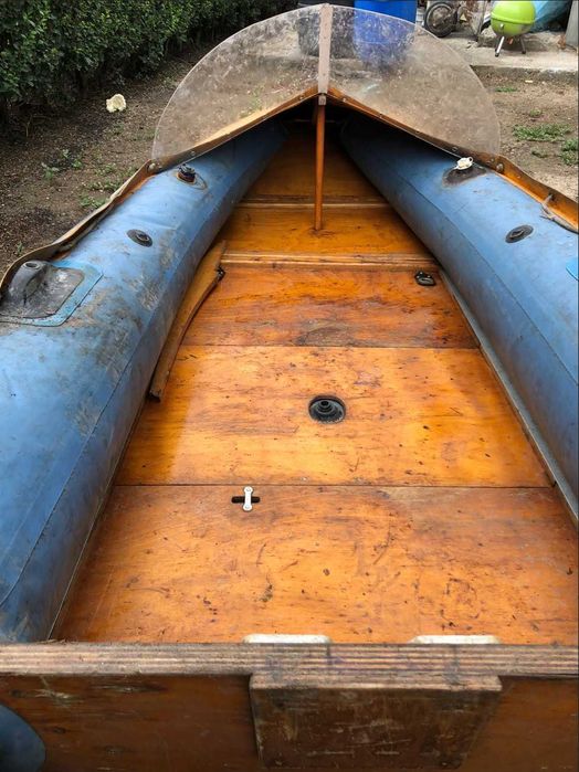 Лодка с Твърдо Дъно на марката Zephyr