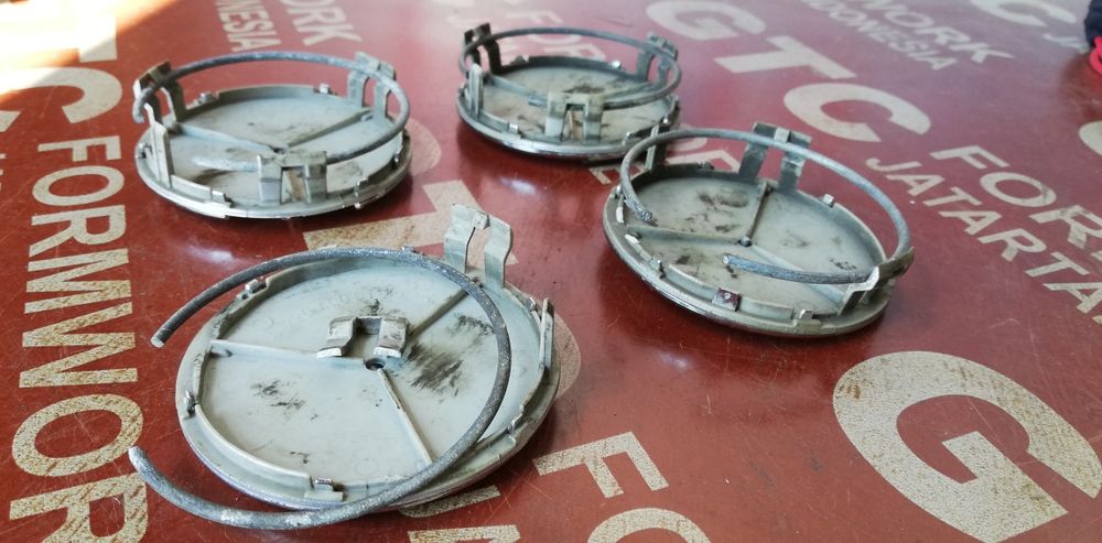 4 броя капачки с емблеми за джанти Mercedes