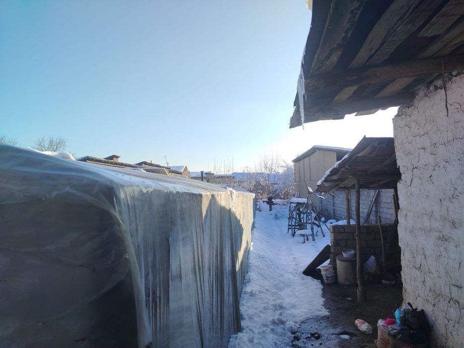 SROCHNA Yer narxida uy sotiladi 140000$ 15.50 ga 48.50 fasad