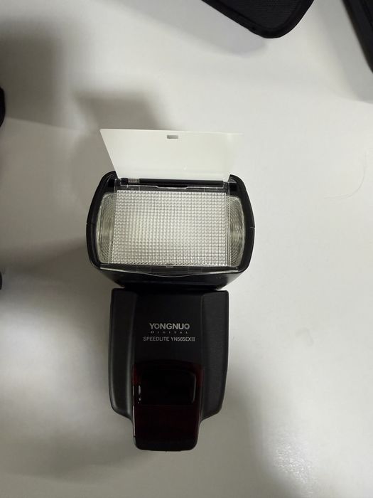 Vand kit foto Canon EOS 60D + obiectiv + blit detasabil