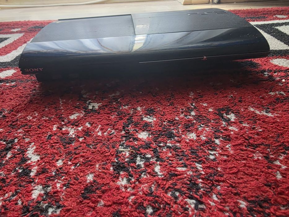 PS3 stare buna cu jocuri Fra manete  35 de lei este de cumpărat în rest are cabluri absolut tot sau 200 de lei fara jocuri