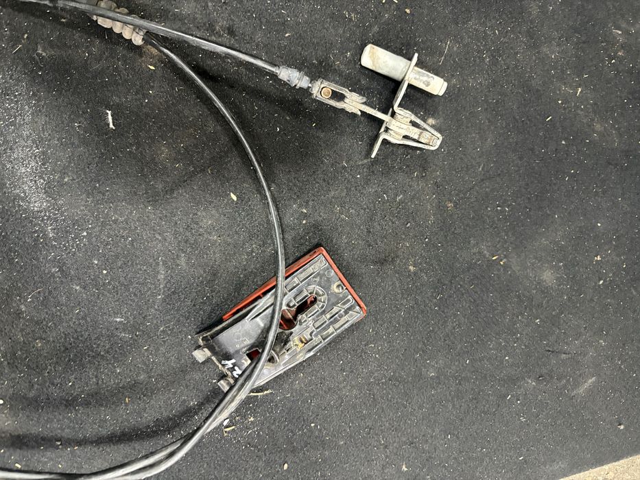 Mercedes w124 Жило Преден Капак