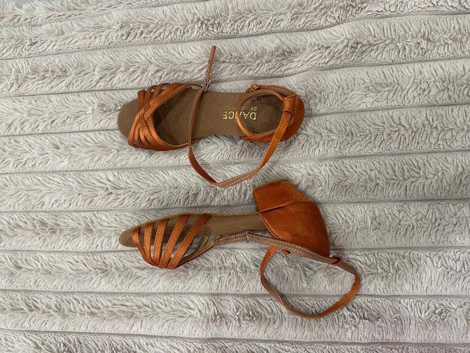 Продам туфли бальные