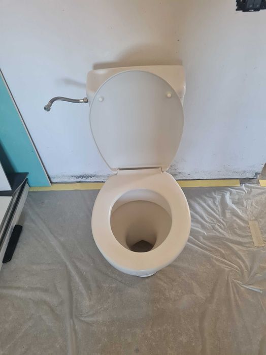 Wc  Ideal Standard+ chiuveta cu picior nefolosite,stare foarrye buna