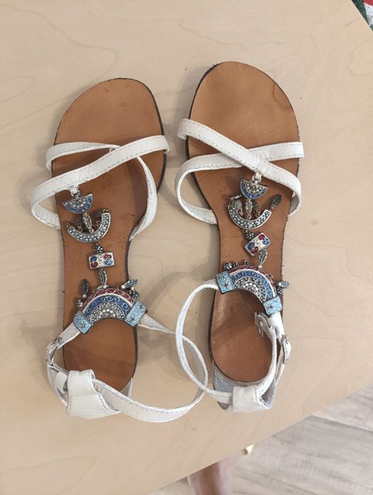 Продам сандалии женские