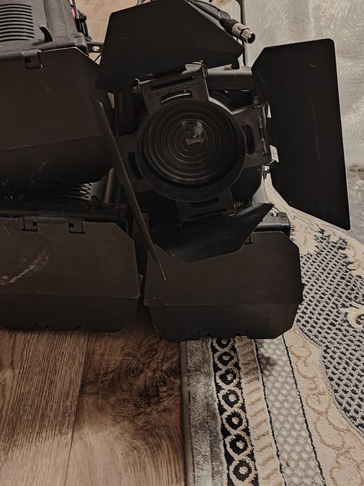 Lampii de scena profesionale Philips selecon