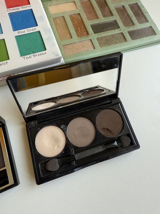 Тени для макияжа