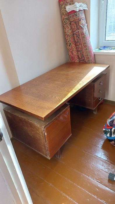 Срочно продаётся дубовый стол-секретер