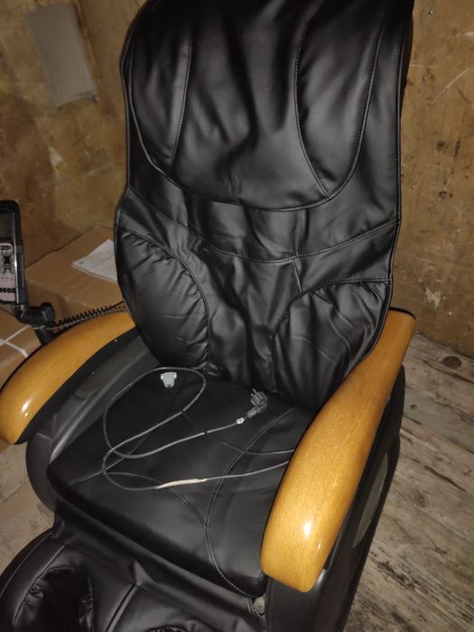 Продается массажное кресло