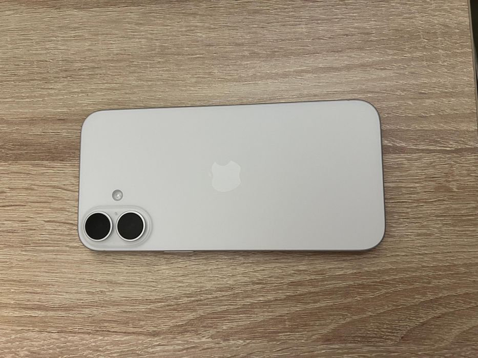 Айфон 16 плюс , белый , 256 гб , состояние аккумулятора 99%