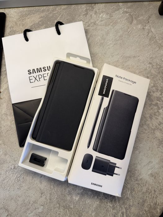 Оригинален калъф с писалка зс Samsung Z Fold 3