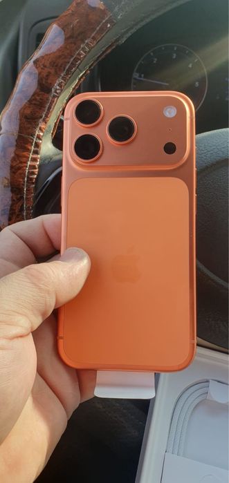 Продам Айфон 17 про срочно