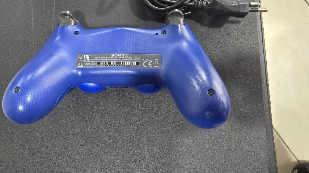 Sony PlayStation 4 Slim Jet Black 500GB + 1бр Контролер и FIFA 20