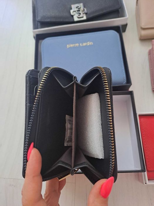 Дамски портмонета