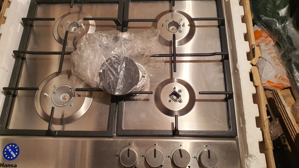 Варочная поверхность в упаковке