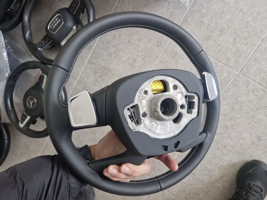 Волан с AirBag чисто нов за s8 2021 година