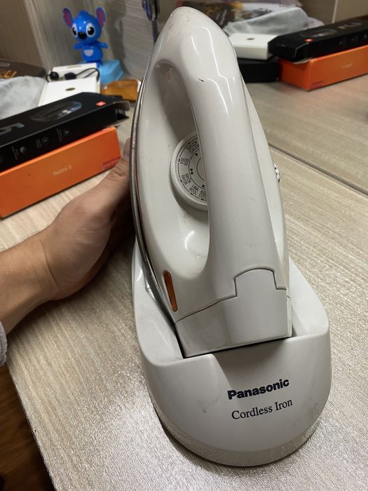 PANASONIC DAZMOL cordless iron