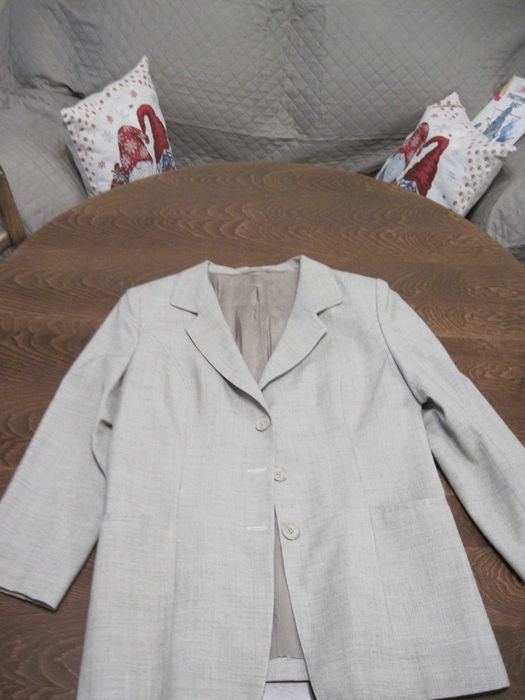 дамски костюм л-ятно пролетен